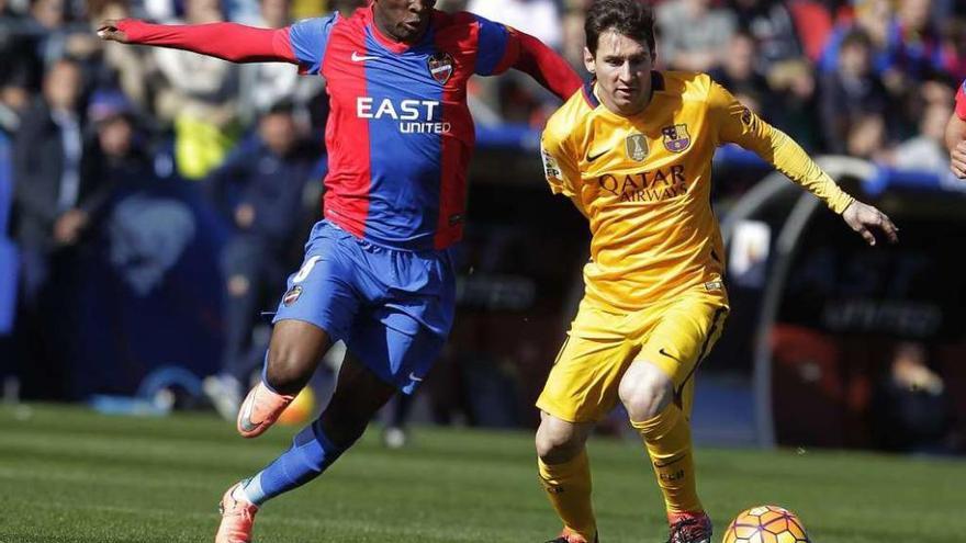 Messi, durante el partido del pasado domingo en el Ciudad de Valencia. // Efe