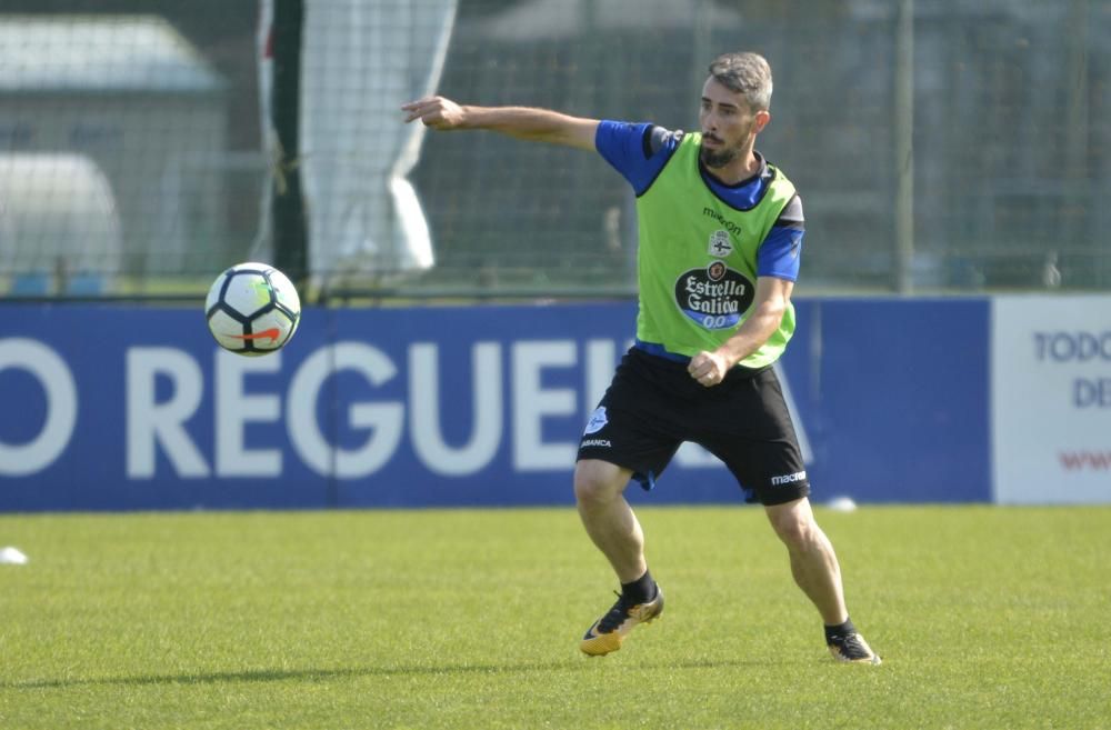 Intensa sesión de entrenamiento, más larga para los futbolistas que no actuaron de inicio el pasado sábado en el Ciutat de València ante el Levante.