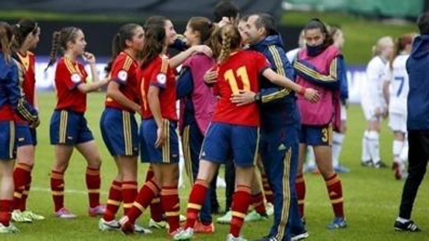 Les jugadores de la selecció estatal celebrant el pas a la final.