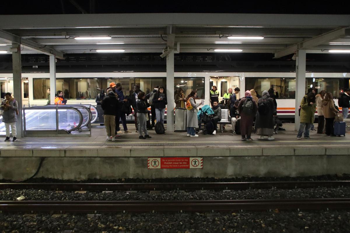 La estación de trenes de Tarragona, este lunes a primera hora.