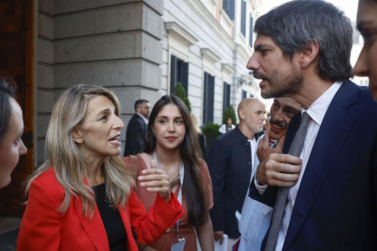 La vicepresidenta segunda y ministra de Trabajo y Economía Social, Yolanda Díaz, junto al ministro de Cultura, Ernest Urtasun, este martes en el Congreso.