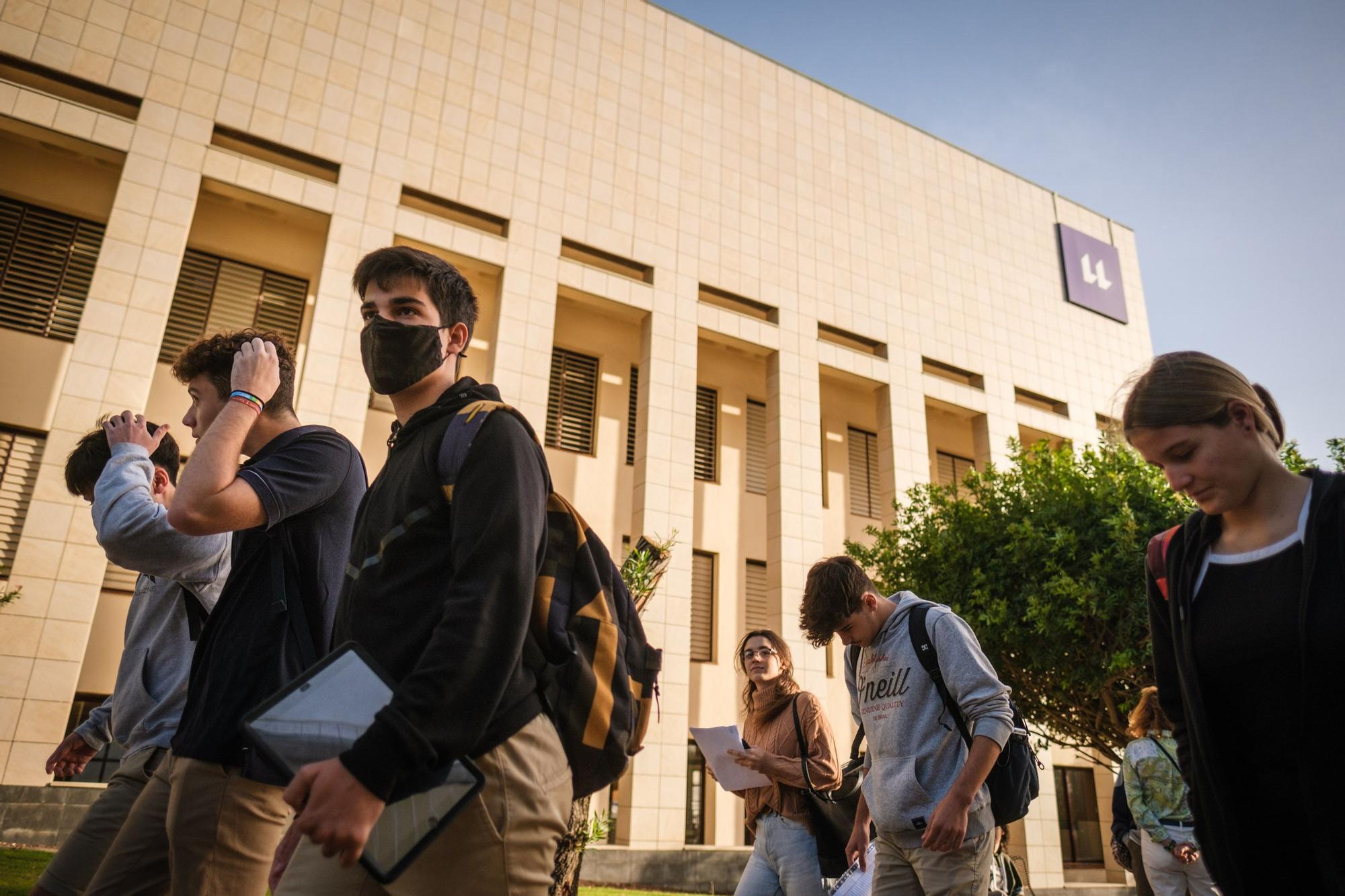 Primer día de la EBAU 2022 en la Universidad de La Laguna