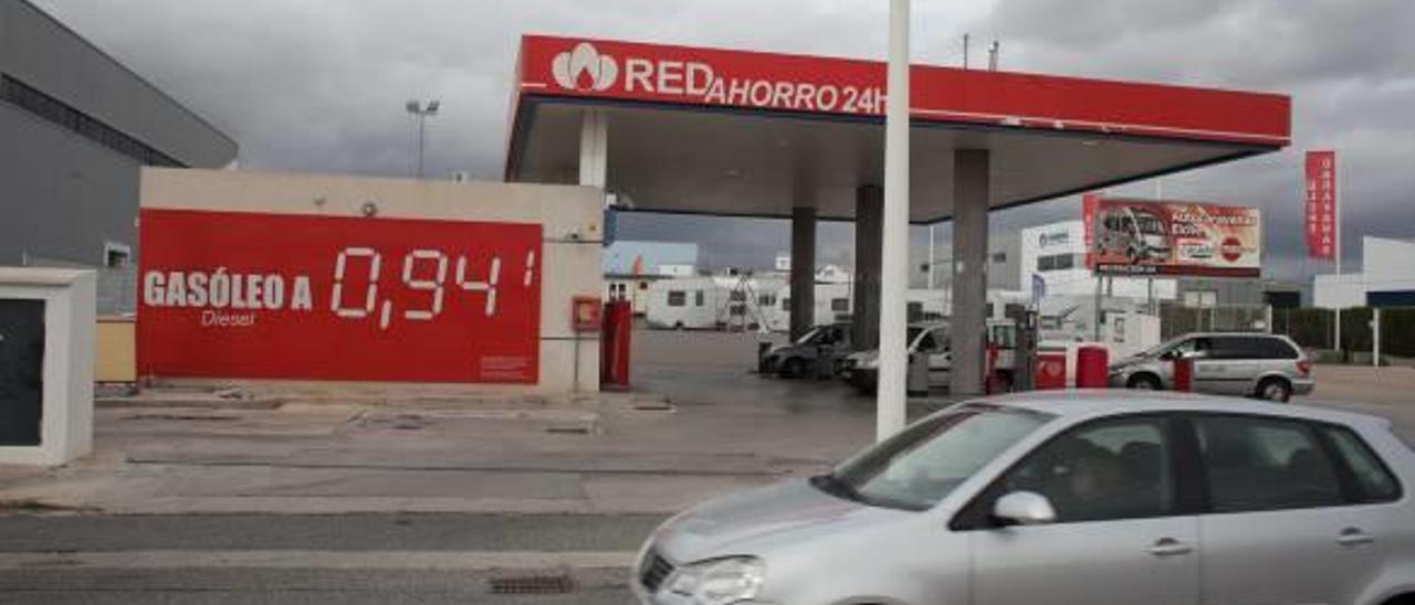 Casi un centenar de gasolineras en la provincia ofertan el litro del gasoil por debajo del euro.