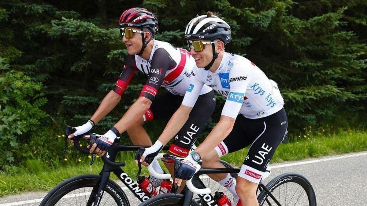 Marc Soler, junto a Tadej Pogacar, cuando todavía vestía el jersey blanco de mejor joven de la carrera.