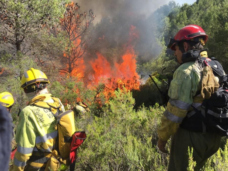 Un incendio amenaza la Calderona en Gátova