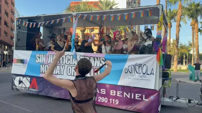 La manifestación del Orgullo LGTBI en Elche, en imágenes