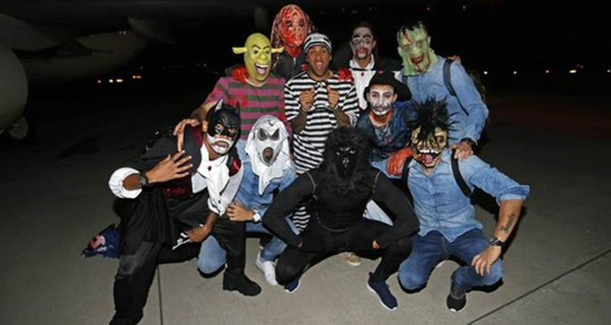 Algunos jugadores del FC Barcelona celebraron la victoria con disfraces de Halloween