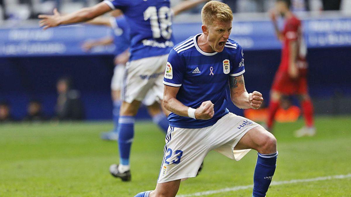 Mossa celebra un gol del Oviedo.