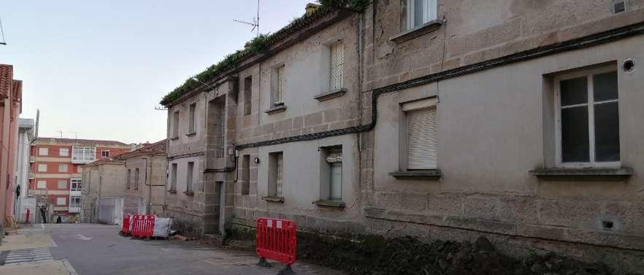 Imagen de las antiguas viviendas de profesores del CEIP de Nazaret. // Gonzalo Núñez