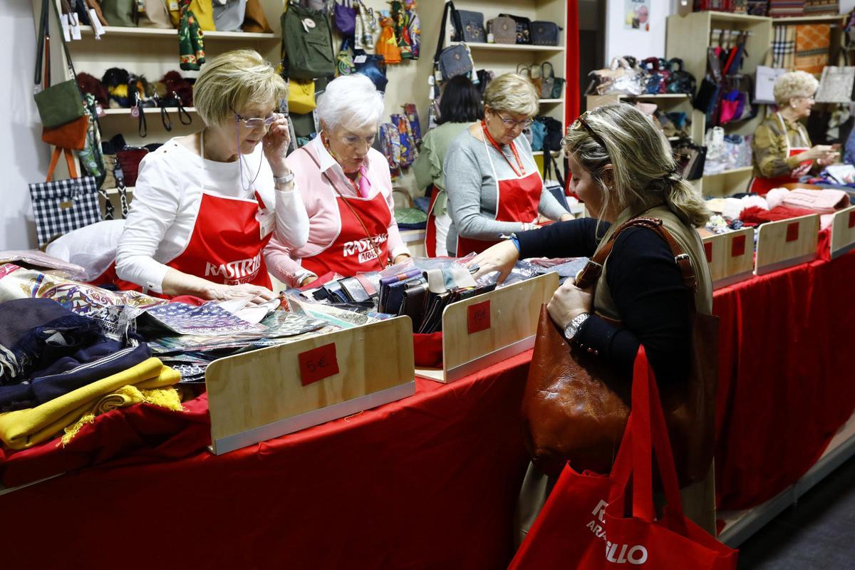 Llenazo en el primer día del Rastrillo Ozanam en el Auditorio de Zaragoza