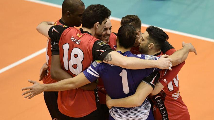 Los jugadores del Can Ventura Palma celebran su victoria.