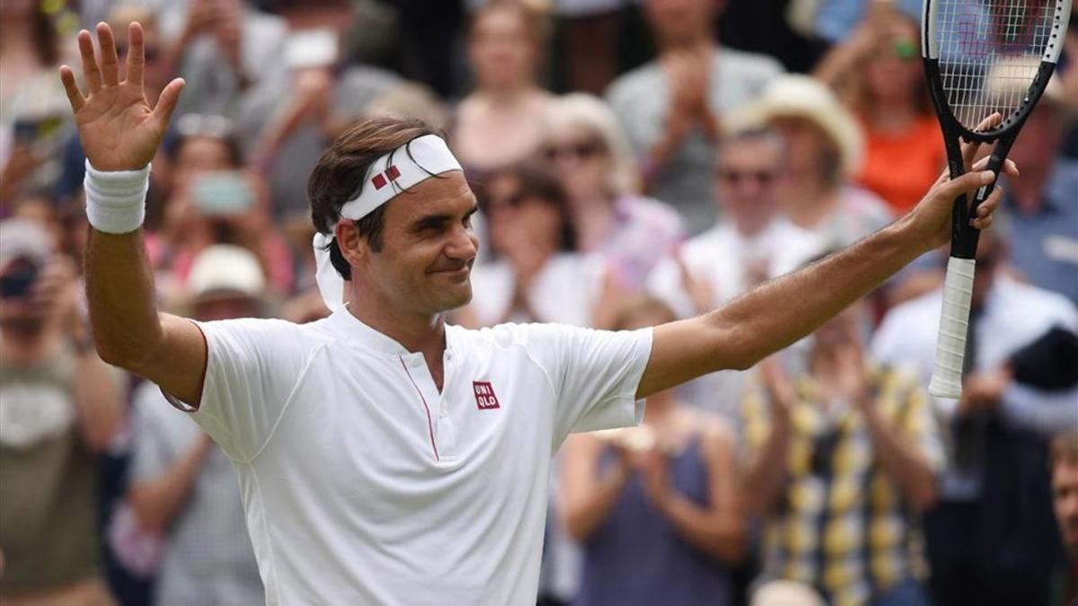Roger Federer celebra el pase a cuartos de Wimbledon