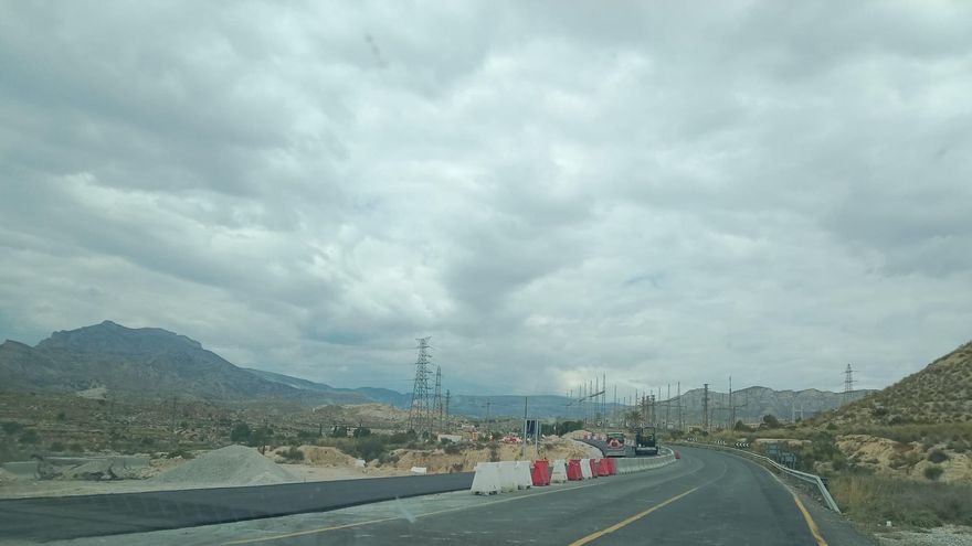 Las obras en la carretera de Xixona se eternizan: ¿se cumplirá la nueva fecha?