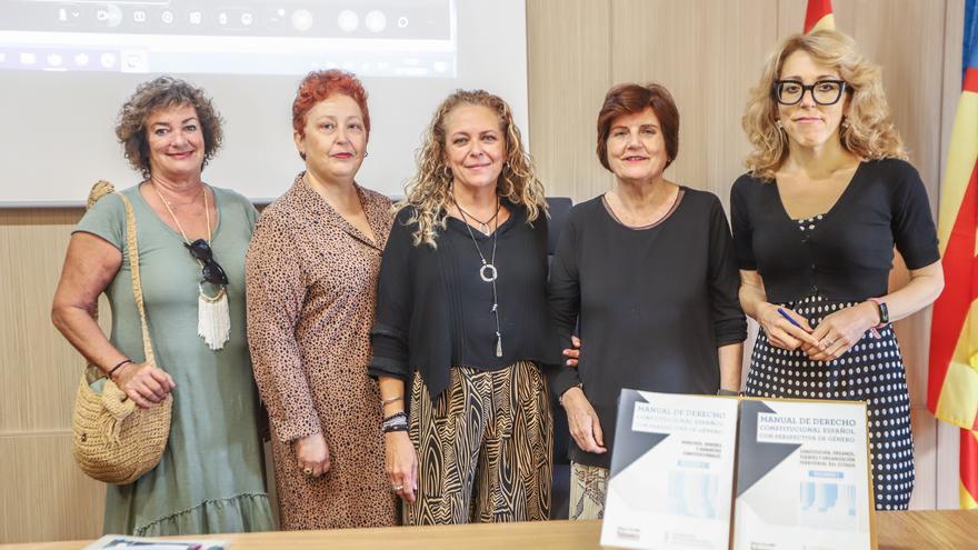 Abogadas de toda España presentan en Alicante un manual para erradicar la discriminación de la mujer en la justicia