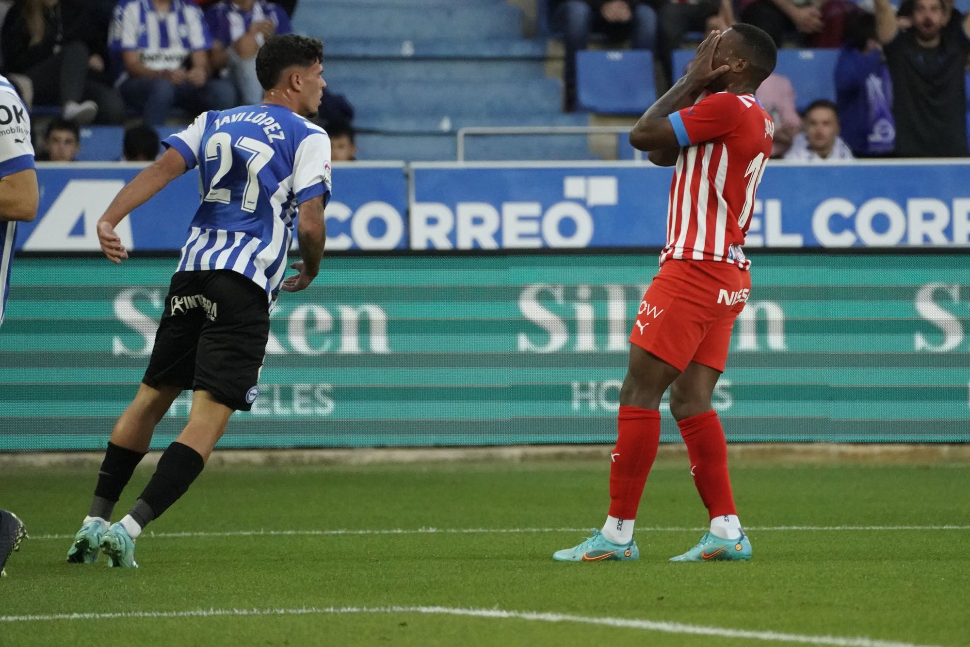 En imágenes: así fue el duelo entre albiazules y rojiblancos en Medizorroza