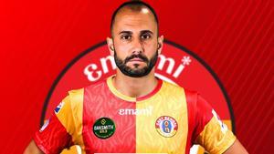 Víctor Vázquez con la camiseta del Emami East Bengal