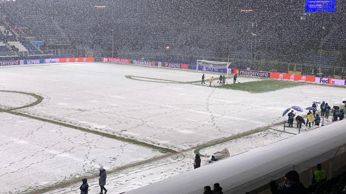 Imagen del Gewiss Stadium completamente nevado.