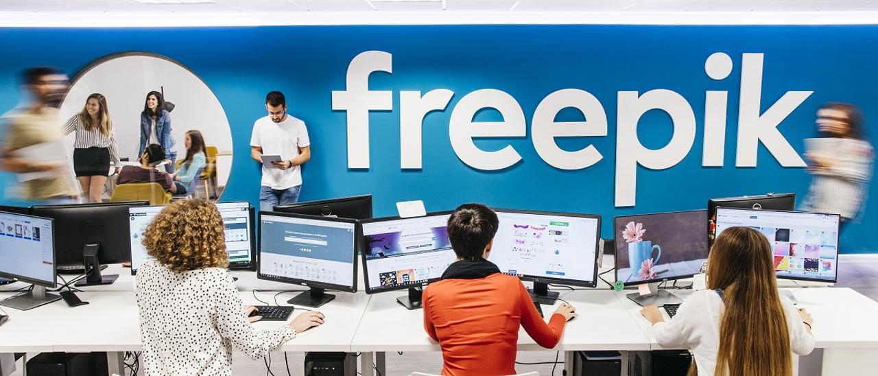 Trabajadores de Freepik en una de sus sedes.