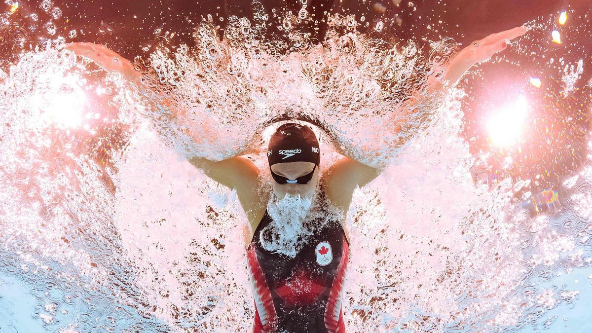 La nadadora canadiense Summer McIntosh durante las eliminatorias de 400 m estilos