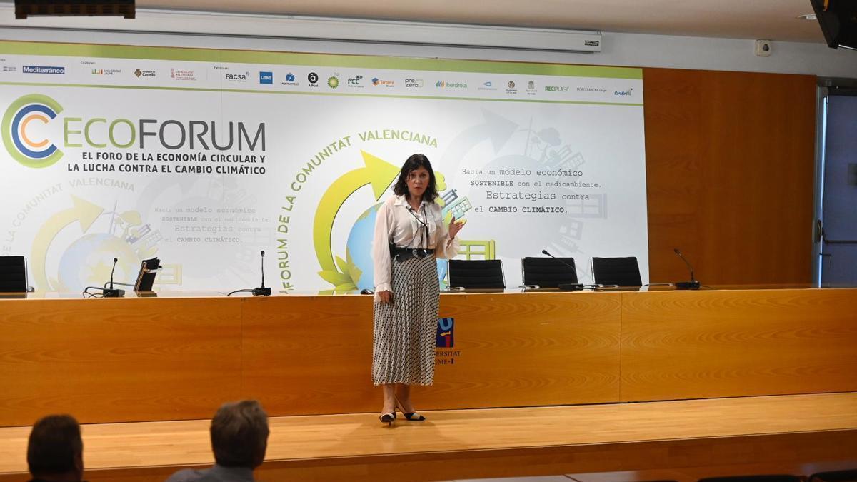 La gerente de Desarrollo de Negocio y Relaciones Institucionales de PreZero, Olga Huélamo, durante su intervención en el Ecoforum.