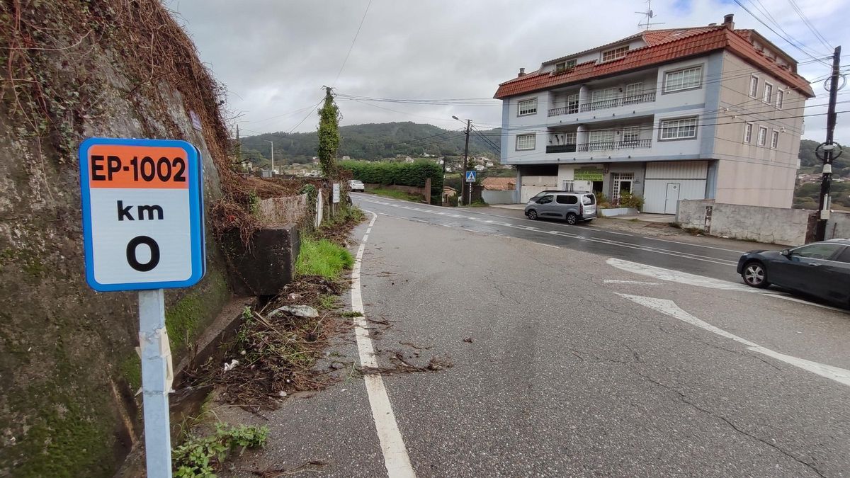El punto de inicio de la carretera provincial entre A Madalena y Aldán, en Cangas.