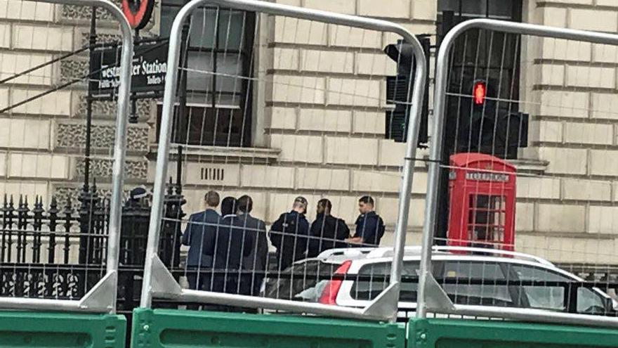 Un detenido en Londres que portaba dos cuchillos junto a Downing Street