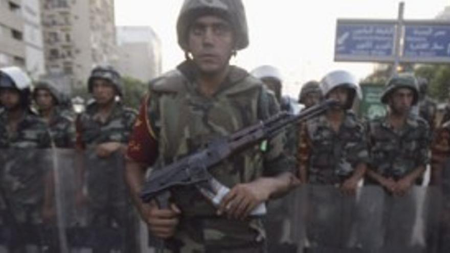 El Ejército egipcio se despliega por El Cairo