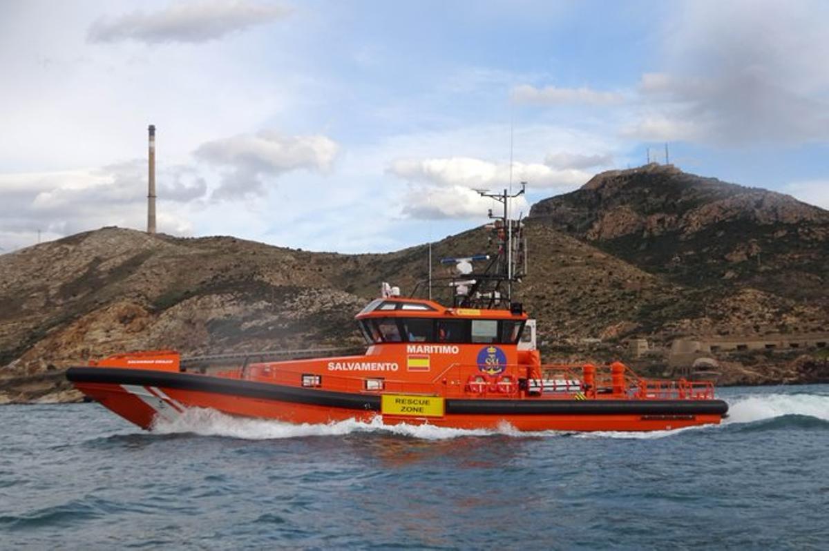 La Salvamar Draco (imagen de archivo) realizó el traslado de los dos supervivientes y de los tres fallecidos hasta el puerto de Santa Lucía