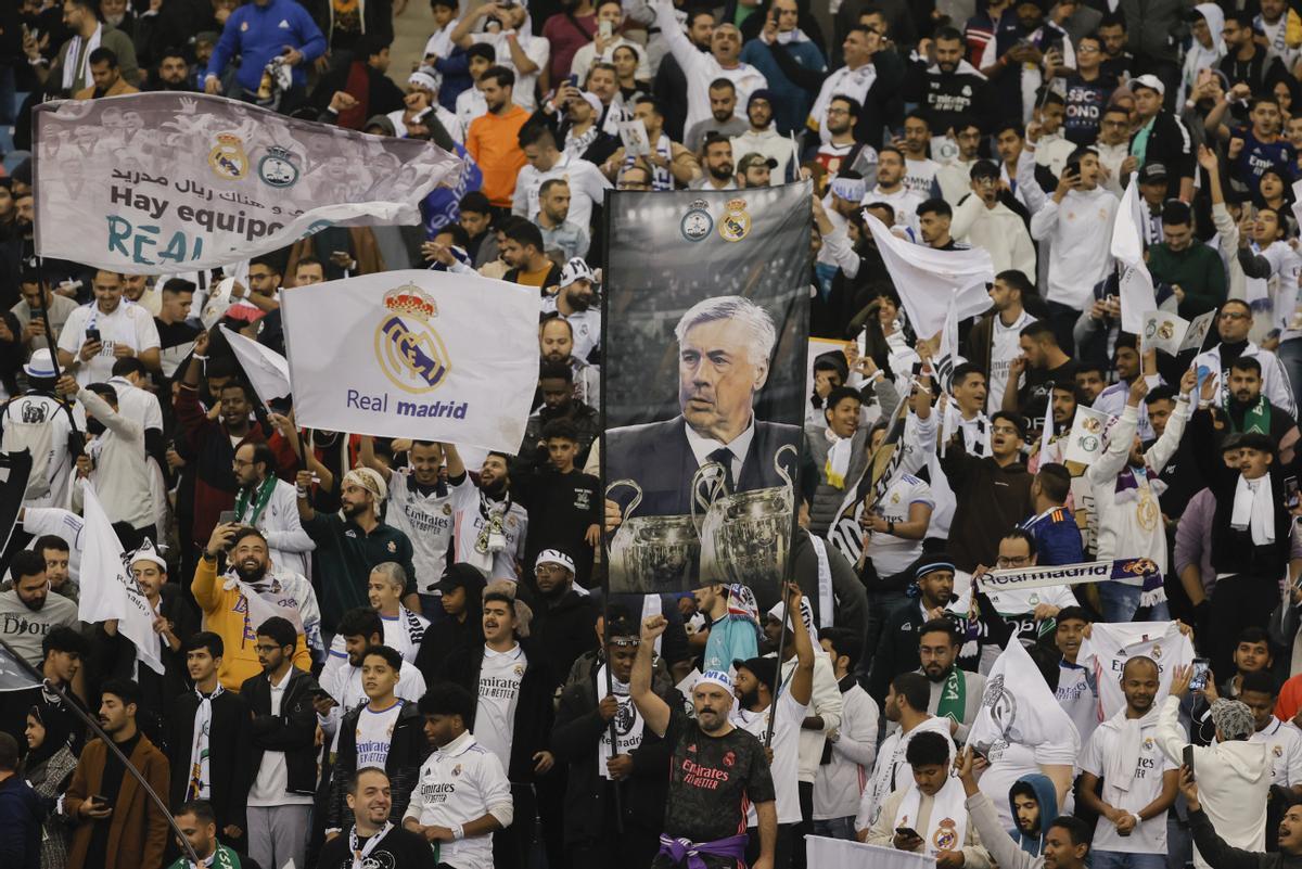 Aficionados del Real Madrid durante la última Supercopa de España disputada en Arabia.