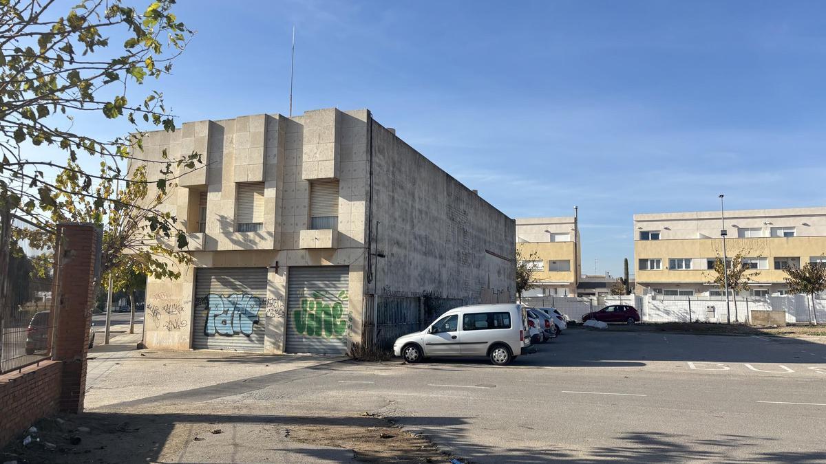 Imatge del solar de l'antiga cooperativa de Benicarló, on es traslladarà l'ecoparc a partir del 27 de desembre.