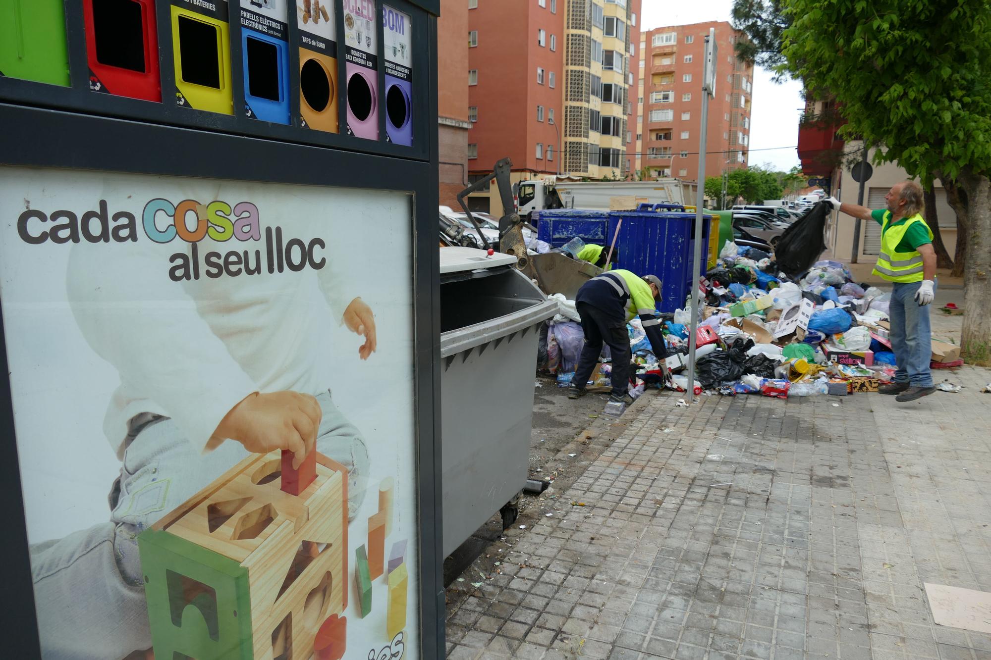 Segueixen les tasques de recollida de deixalles a Figueres