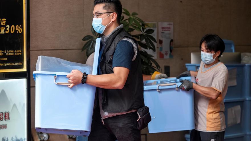 La policía de Hong Kong detiene a seis directivos de un medio independiente