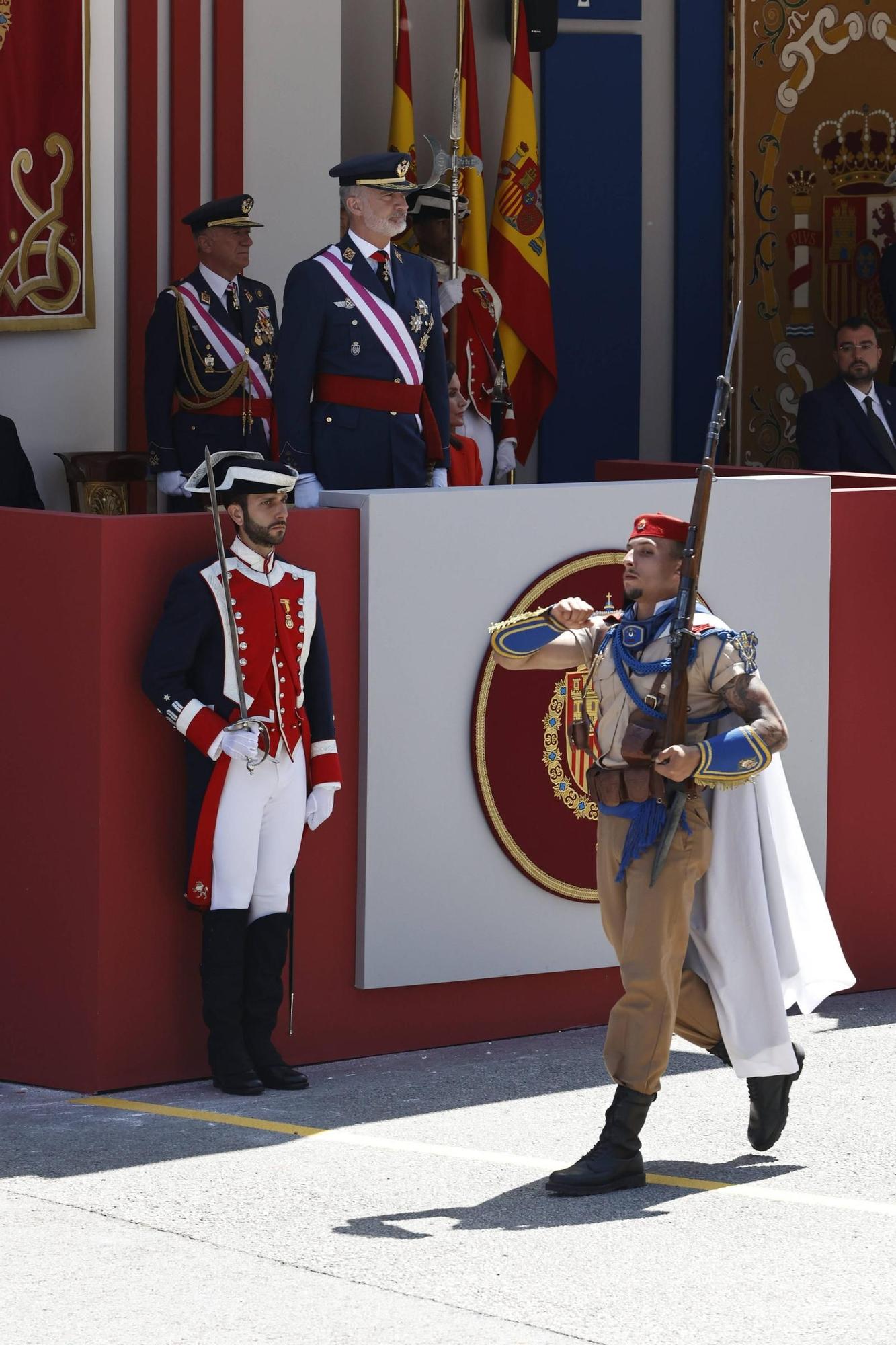 EN IMÁGENES: Así fue el multitudinario desfile en Oviedo por el Día de las Fuerzas Armadas