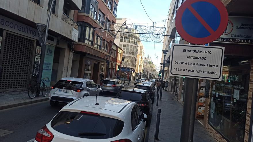 El Ayuntamiento de Torrevieja autoriza el aparcamiento en la calle Ramón Gallud todo el día