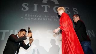 Tilda Swinton conmueve Sitges: asiste al festival el día de la muerte de su padre