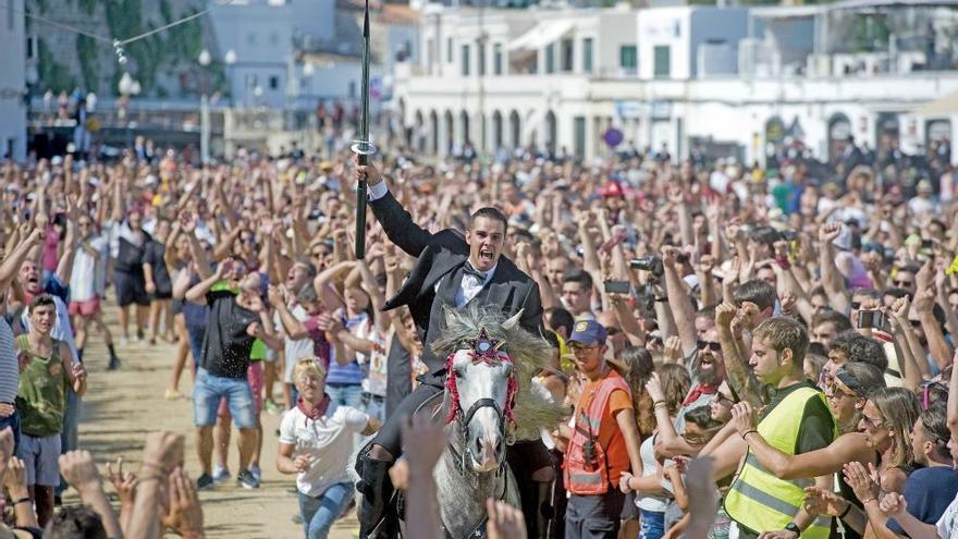 Los mallorquines toman Ciutadella