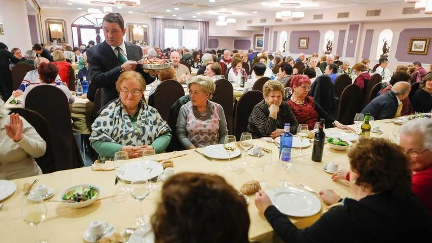 Comida de los jubilados de la asociación Puerto de Somiedo