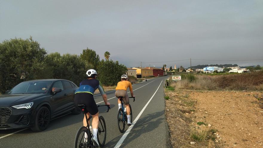 La Guardia Civil detecta a ciclistas en caminos y vías de la zona del incendio de Tàrbena