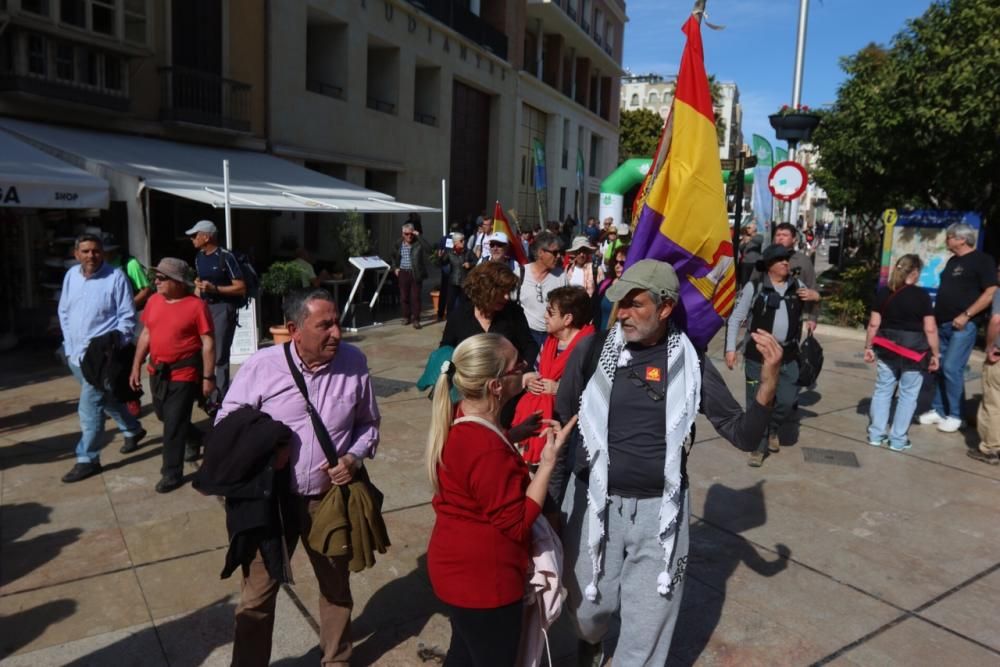 La primera de las once etapas de la ruta senderista organizada con motivo del 80 aniversario de la masacre de la carretera de Almería parte de Málaga con destino a Rincón de la Victoria