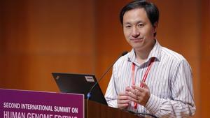 El profesor He Jiankui, durante su intervención en la Conferencia de Edición del Genoma Humano de Hong Kong, el pasado miércoles.