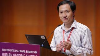 El biólogo He Jiankui, villano nacional en China
