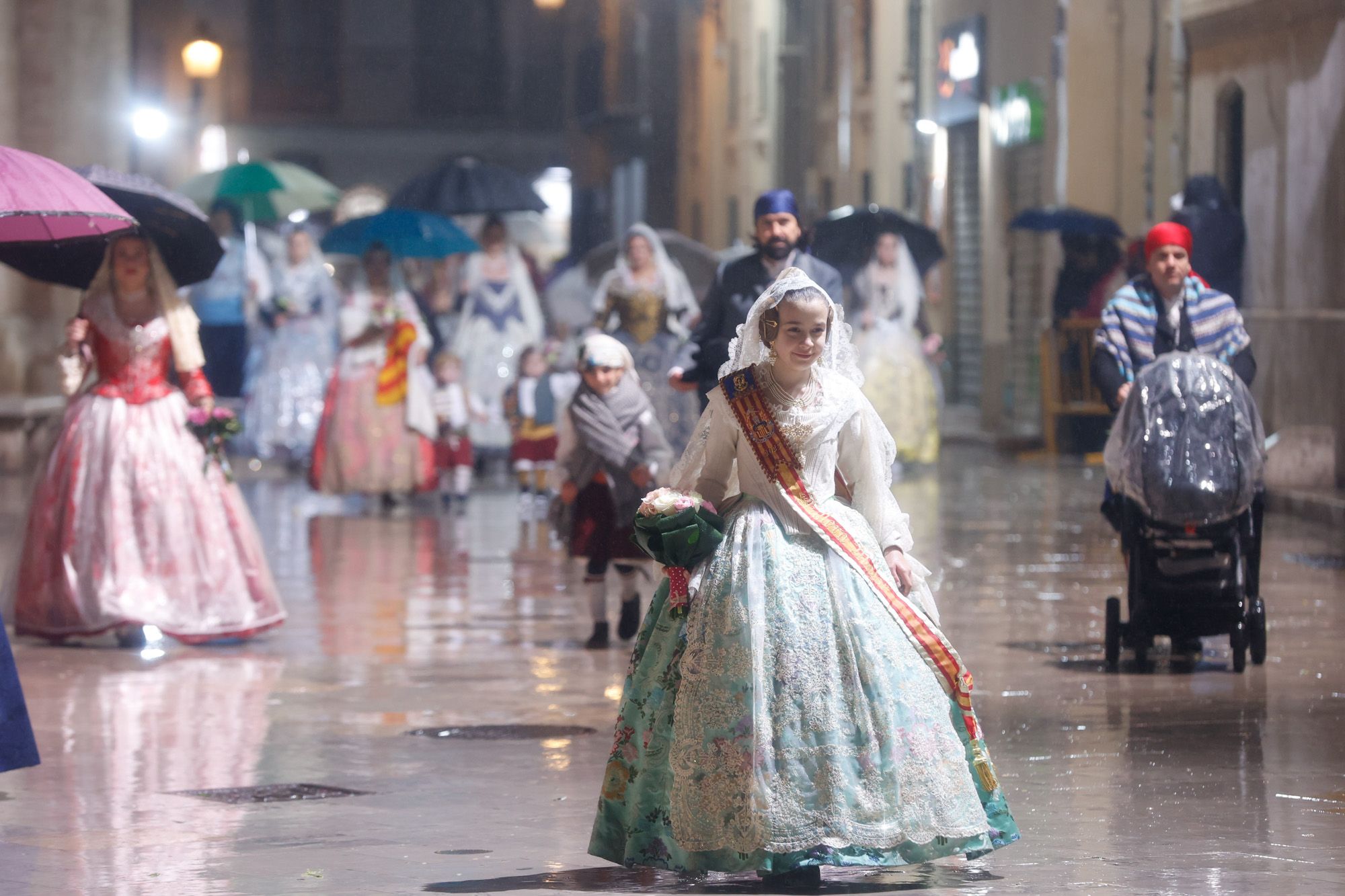 Falleras Mayores en la Ofrenda 2025. Día 18 (2/3)