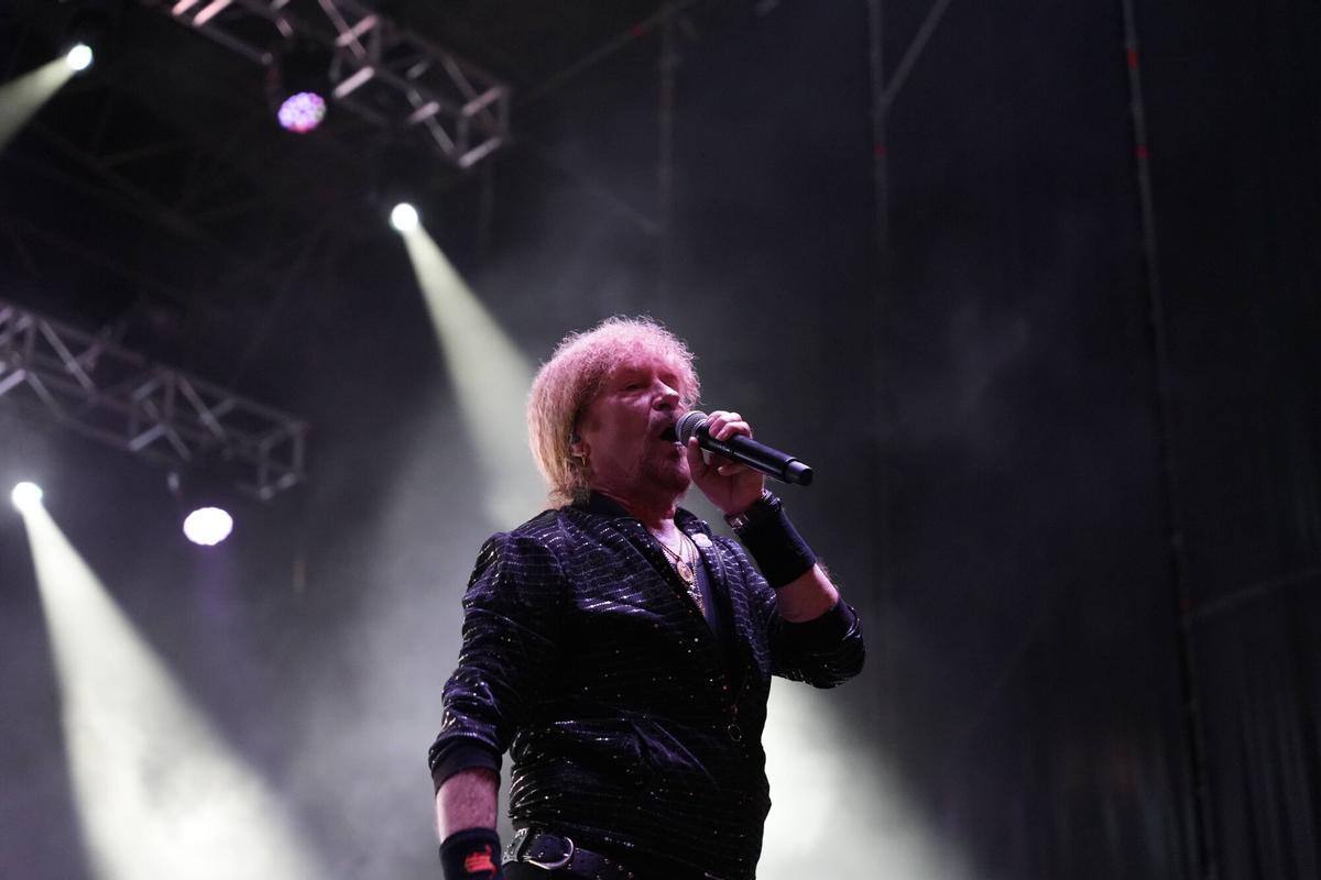 Medina Azahara desata la nostalgia en su último concierto en Badajoz