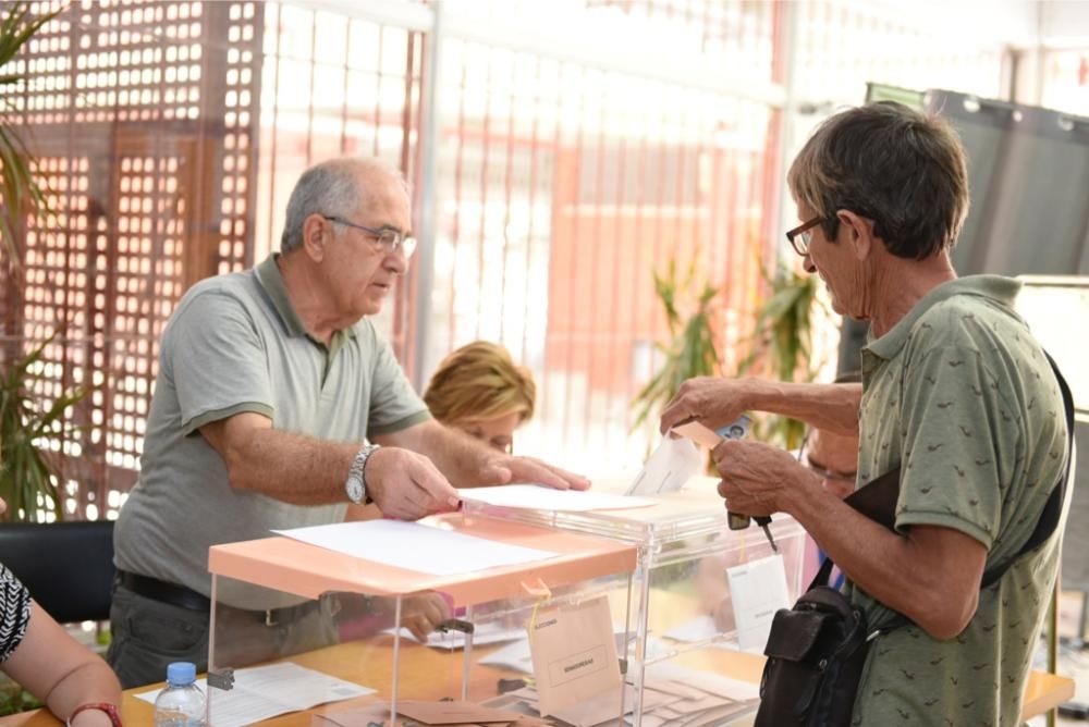 Elecciones Generales: Ambiente en los colegios de