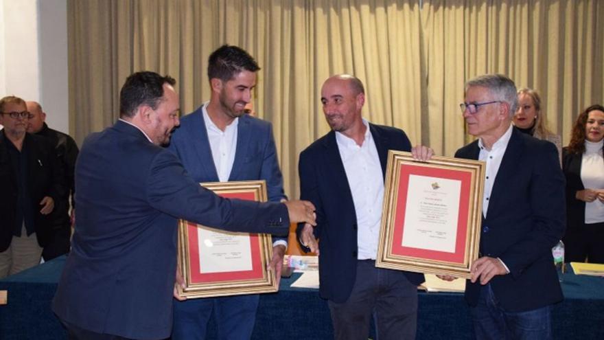 El Náutico de Arrecife otorga su insignia de oro a Alfredo González y Cristian Sánchez