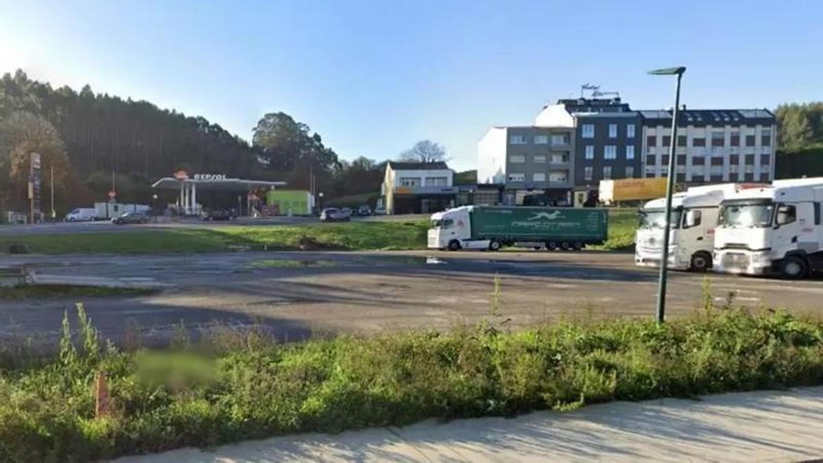 Parcela del polígono de Sabón en la que está proyectada la gasolinera.
