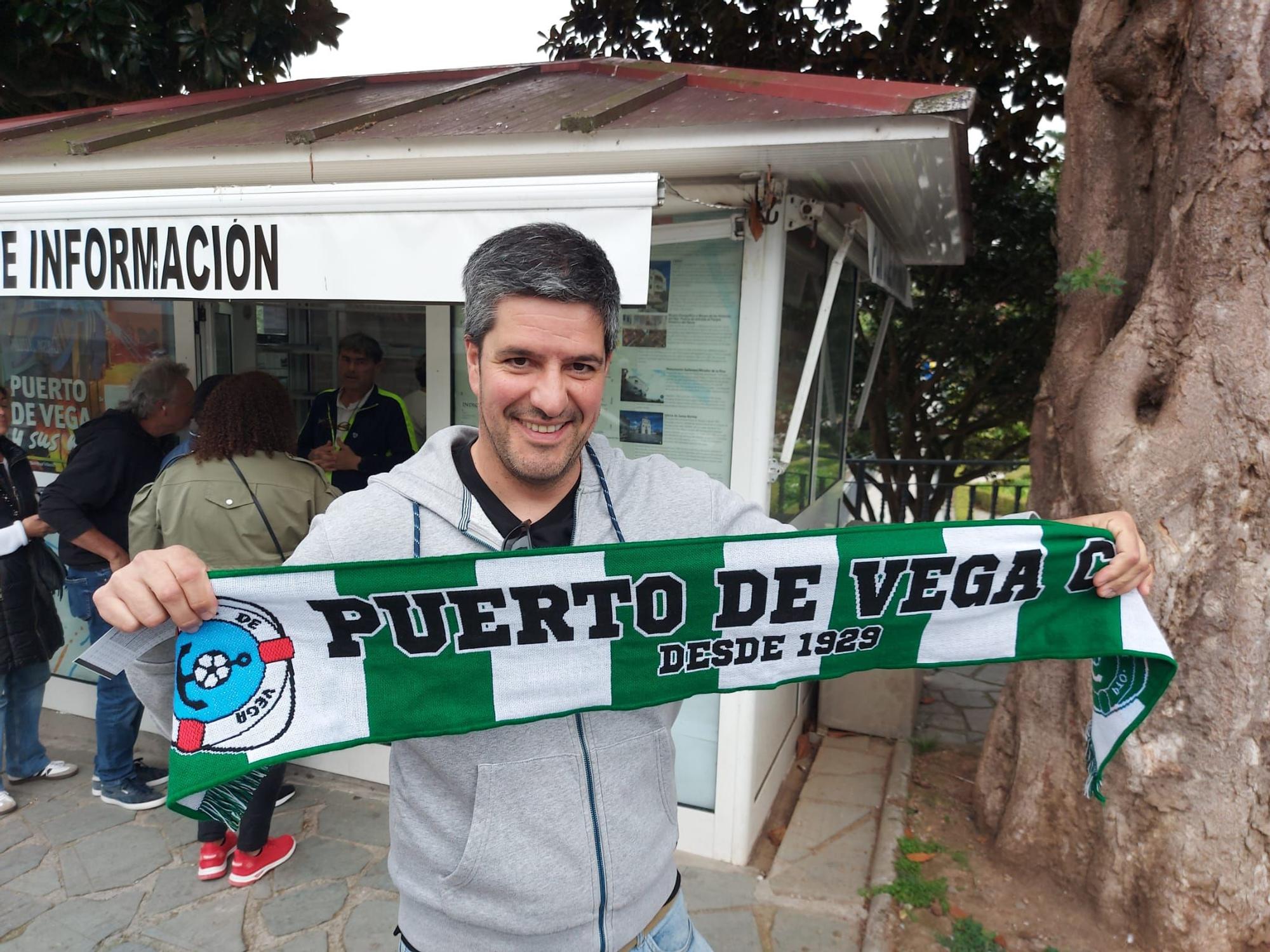 En imágenes: Colas en Puerto de Vega para conseguir una entrada para el partido de la Copa del Rey