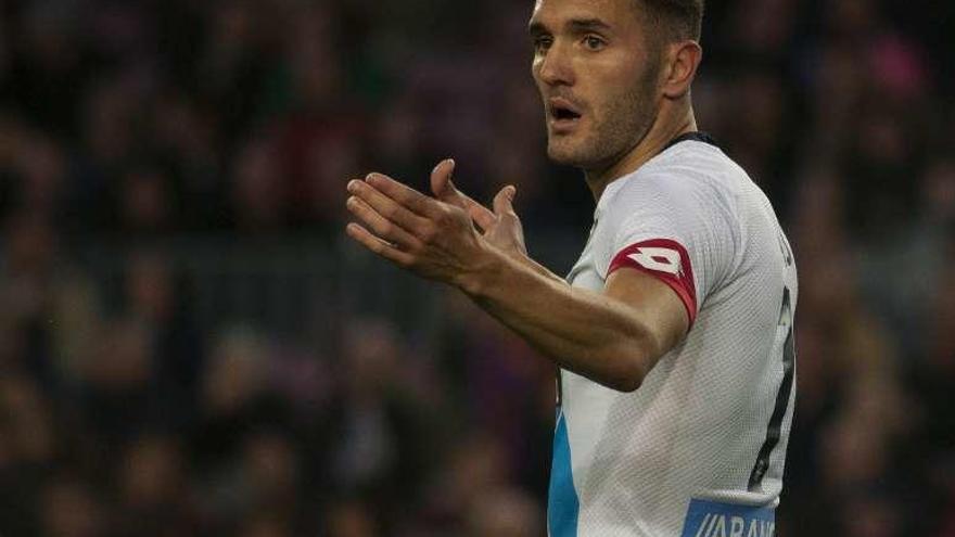 Lucas gesticula durante el partido.