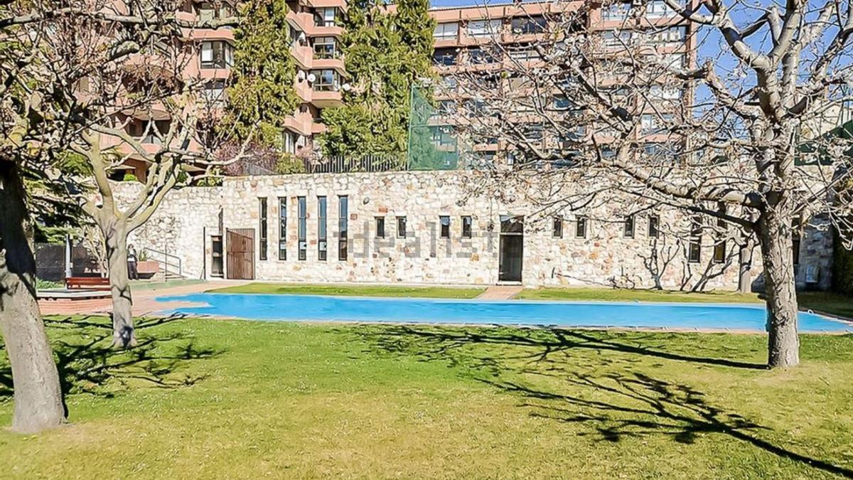 Casa del banco con piscina en venta en Zamora.