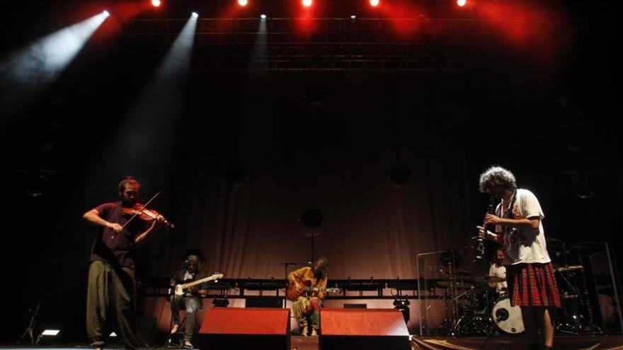 La lírica combativa de Robe Iniesta abre el Festival de la Guitarra